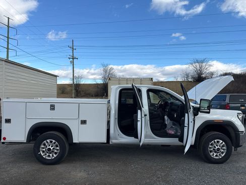 New 2025 GMC Sierra 2500 Pro w/ Convenience Package image 24