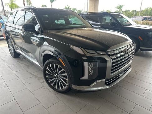 Used 2024 Hyundai Palisade Calligraphy image 3
