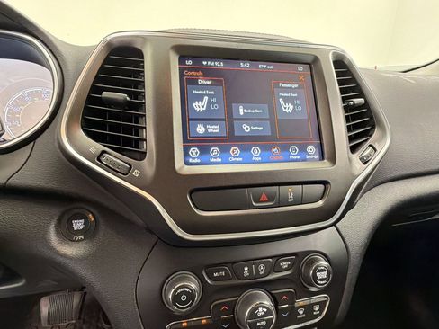 Used 2022 Jeep Cherokee Trailhawk image 21