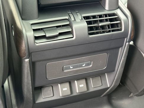 Used 2023 Land Rover Defender 110 S image 13