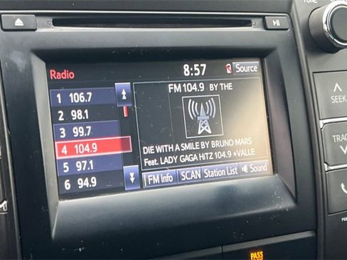 Used 2015 Toyota Camry SE image 23