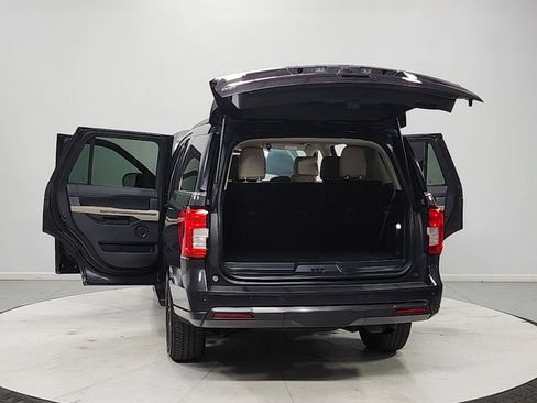 Used 2024 Ford Expedition XLT RWD image 14
