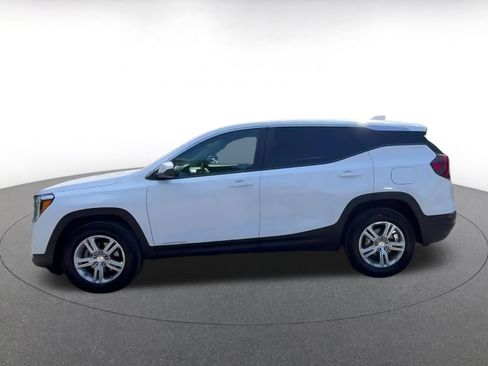 Used 2024 GMC Terrain SLE image 9