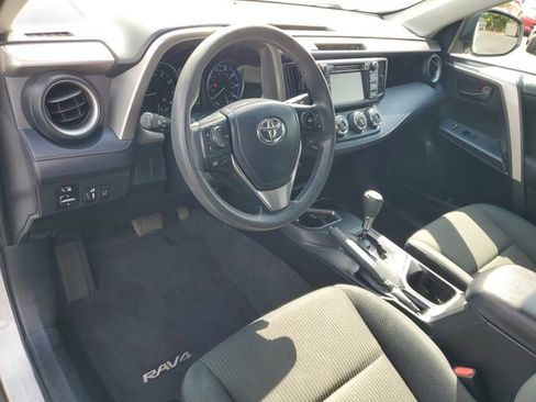Used 2018 Toyota RAV4 LE image 18