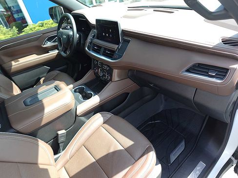 Used 2024 Chevrolet Suburban High Country AWD/4WD image 32