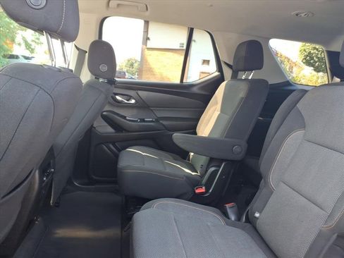 Used 2020 Chevrolet Traverse LT image 16
