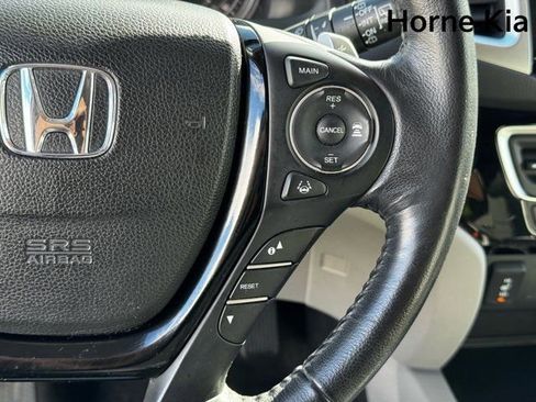 Used 2017 Honda Pilot Touring image 19