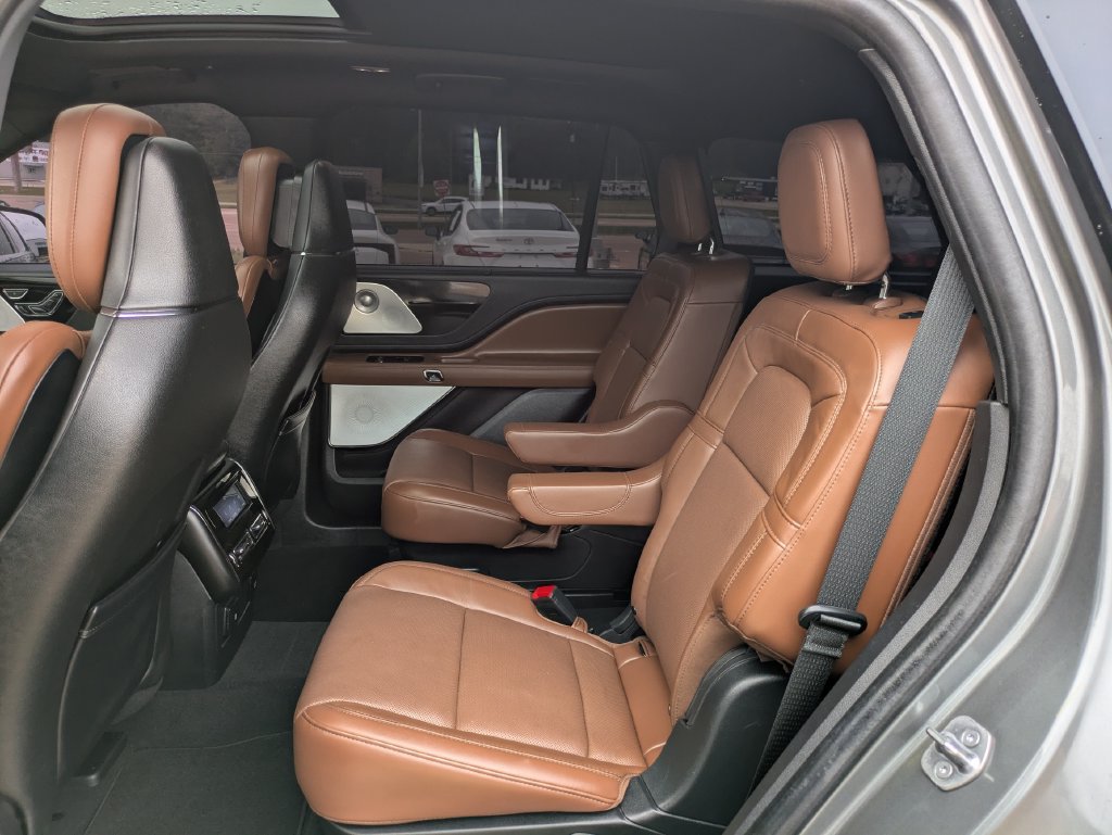 Used 2023 Lincoln Aviator Reserve w/ Equipment Group 201A RWD image 7