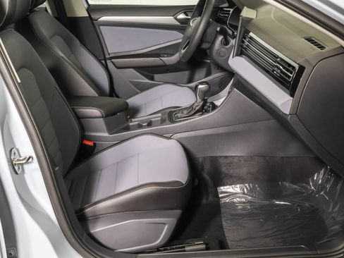 Used 2026 Volkswagen Jetta SE FWD image 42