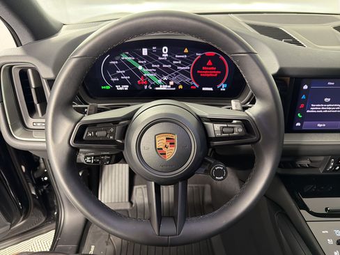 Used 2026 Porsche Cayenne AWD/4WD image 18