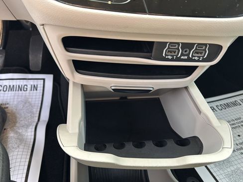 Used 2023 Chrysler Voyager LX FWD image 15