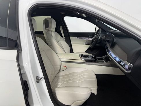 Used 2023 BMW 740i w/ Executive Package RWD image 33