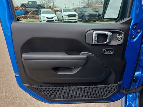 New 2026 Jeep Gladiator Sport image 25