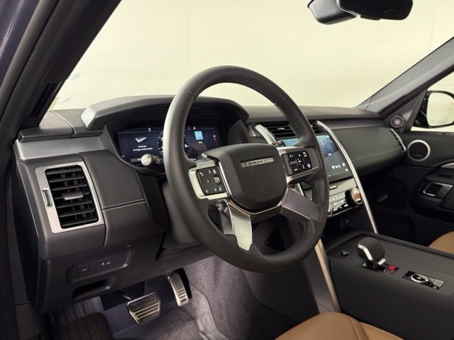 Used 2025 Land Rover Discovery Dynamic SE AWD/4WD image 5