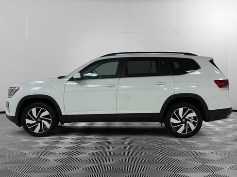 Used 2025 Volkswagen Atlas SE AWD/4WD image 2