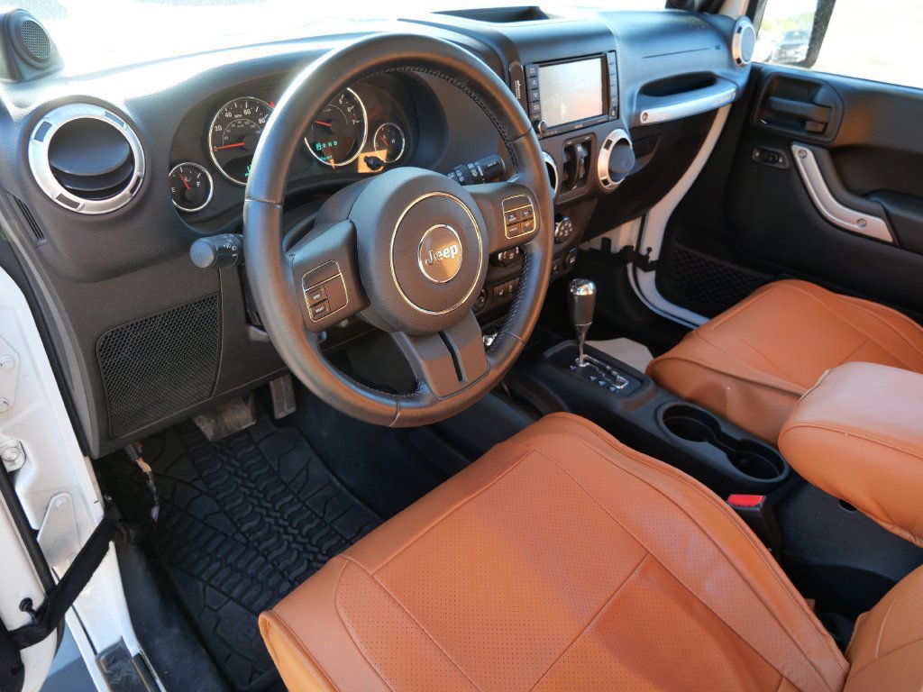 Used 2012 Jeep Wrangler Unlimited Sahara w/ Max Tow Pkg AWD/4WD image 3
