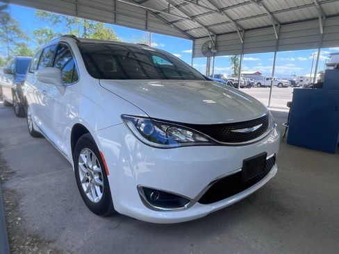 Used 2020 Chrysler Pacifica Touring-L image 1