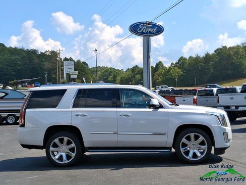 Used 2020 Cadillac Escalade Luxury image 6