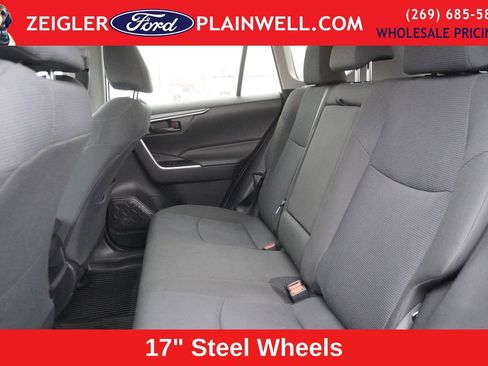 Used 2021 Toyota RAV4 LE image 11
