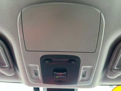 Used 2022 Toyota Camry SE image 21