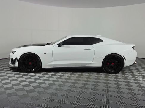 Used 2018 Chevrolet Camaro SS RWD image 4