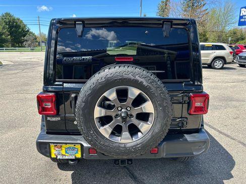 Used 2020 Jeep Wrangler Unlimited Sahara AWD/4WD image 3