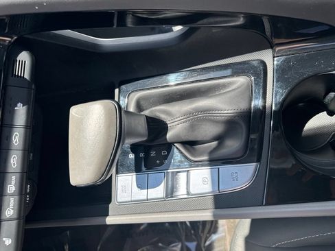 Certified 2025 Hyundai Elantra SEL FWD image 31