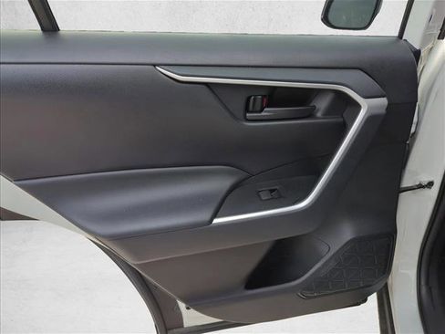 Certified 2021 Toyota RAV4 LE FWD image 22