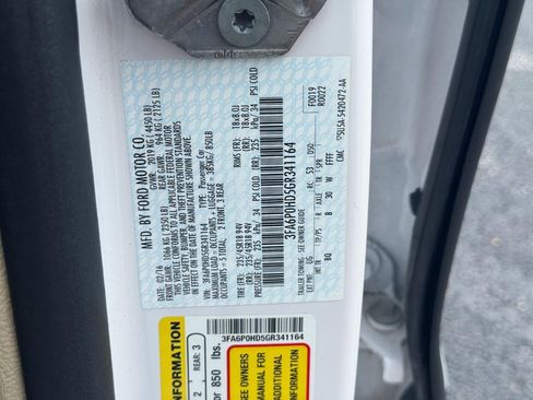 Used 2016 Ford Fusion SE w/ Equipment Group 202A FWD image 29