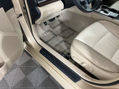 Used 2012 Toyota Camry XLE w/ Leather Pkg FWD image 15