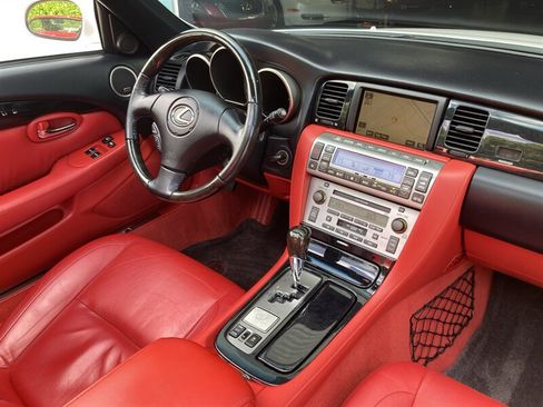 Used 2007 Lexus SC 430 Convertible RWD image 2