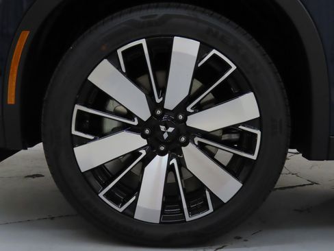 Used 2025 Mitsubishi Outlander SE FWD image 28