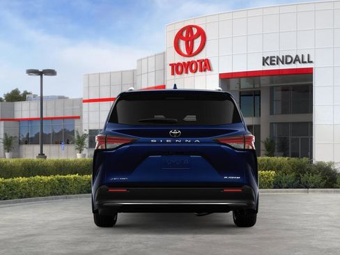 New 2026 Toyota Sienna Platinum image 8