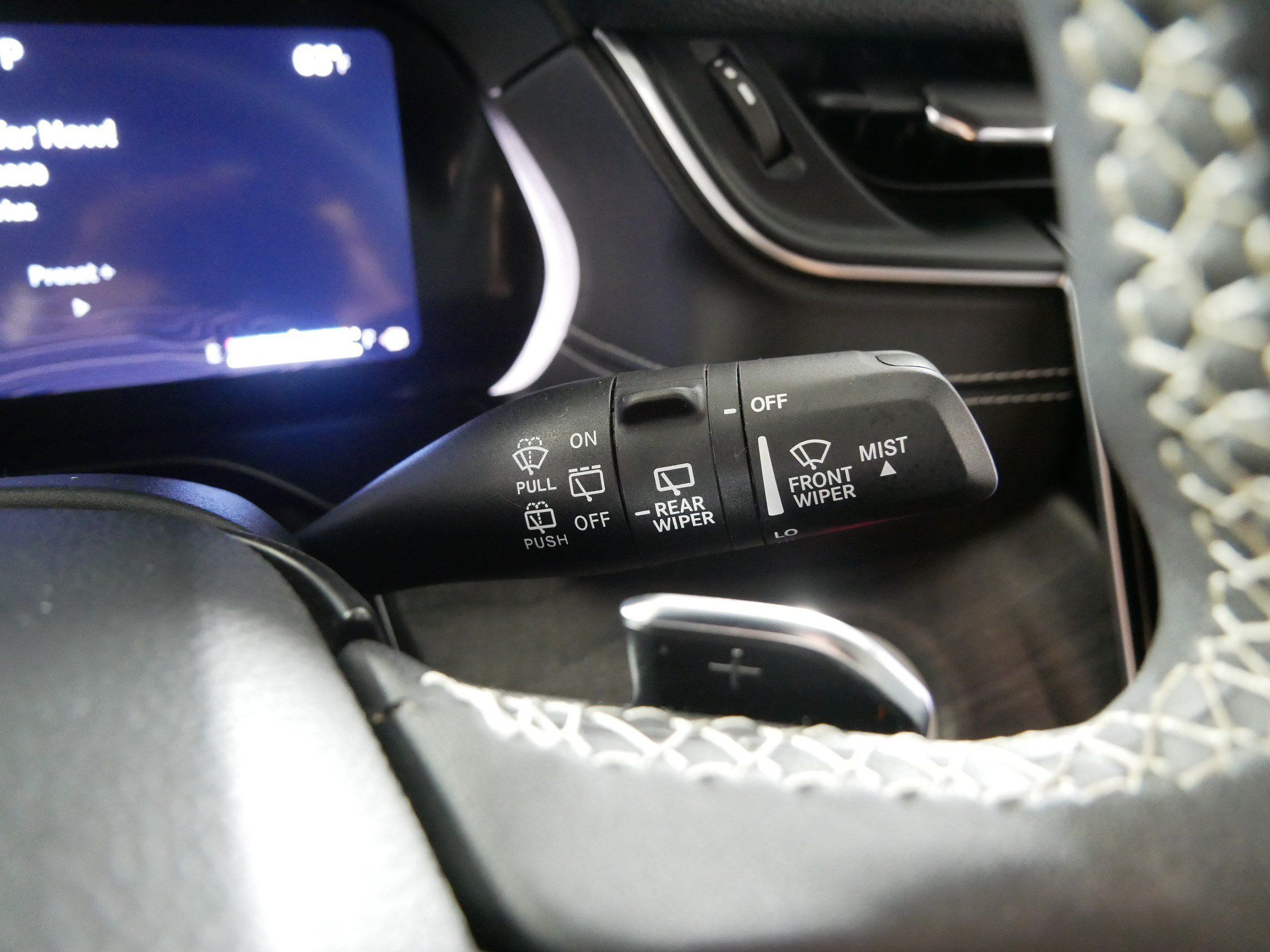 Used 2024 Jeep Grand Cherokee Limited RWD image 31