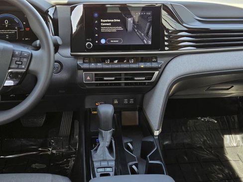 Used 2025 Toyota Camry LE image 27