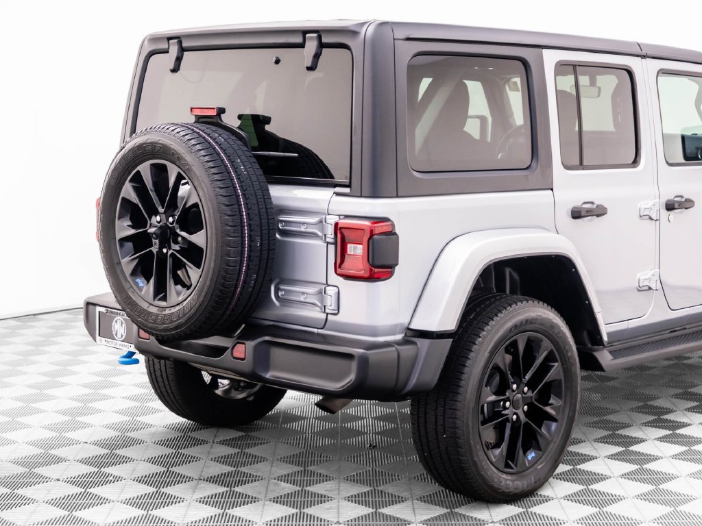 Used 2023 Jeep Wrangler Unlimited Sahara w/ Cold Weather Group AWD/4WD image 30