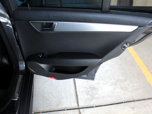 Used 2013 Mercedes-Benz C 250 Sedan image 27