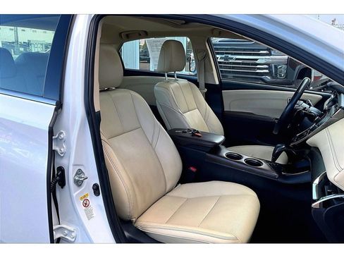 Used 2016 Toyota Avalon Limited w/ Toyota Safety Sense Package FWD image 8