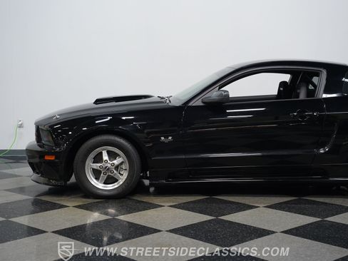 Used 2006 Ford Mustang GT RWD image 22
