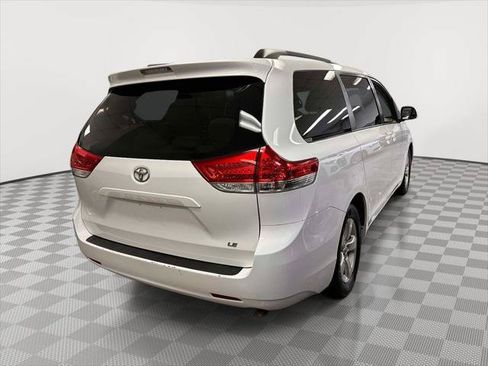 Used 2013 Toyota Sienna LE FWD image 2