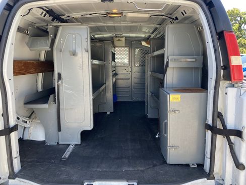 Used 2014 Chevrolet Express 2500 RWD image 19