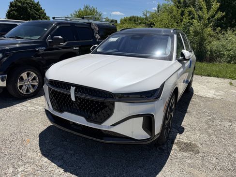 New 2026 Lincoln Nautilus Reserve w/ Jet Appearance Package AWD/4WD image 4