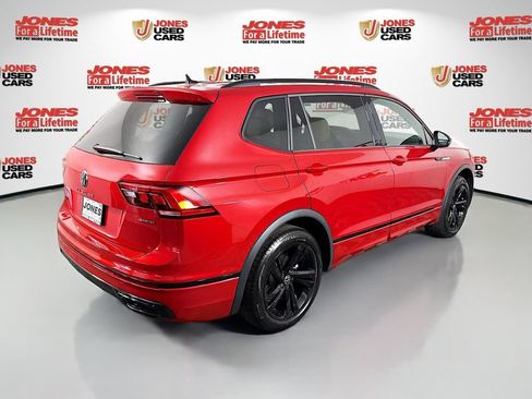 Used 2024 Volkswagen Tiguan SE R-Line AWD/4WD image 16
