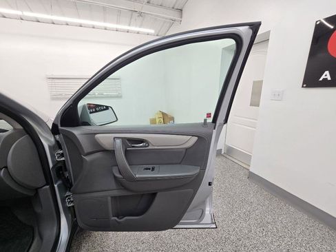 Used 2017 Chevrolet Traverse LT FWD image 29