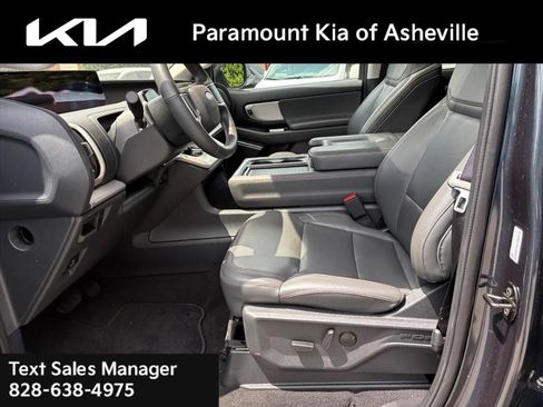 Used 2025 Ford Expedition Max Active RWD image 18