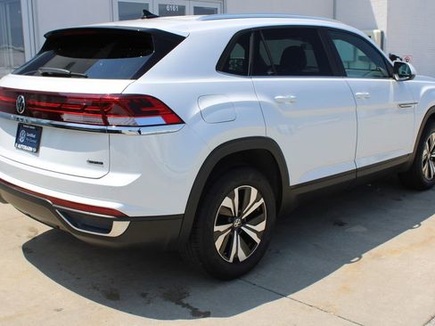 Certified 2026 Volkswagen Atlas Cross Sport SE AWD/4WD image 6