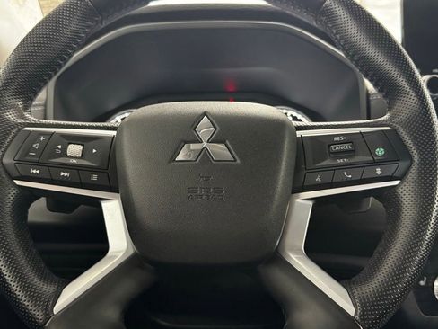 Used 2022 Mitsubishi Outlander SE FWD image 15