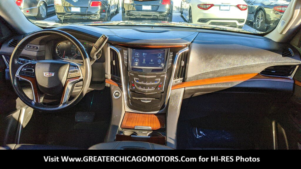 Used 2017 Cadillac Escalade ESV Luxury AWD/4WD image 18