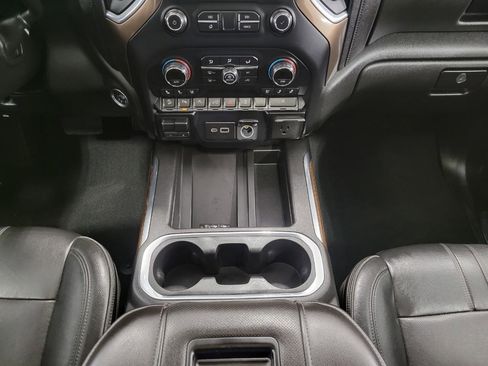 Used 2019 Chevrolet Silverado 1500 High Country w/ Z71 Off-Road Package AWD/4WD image 16