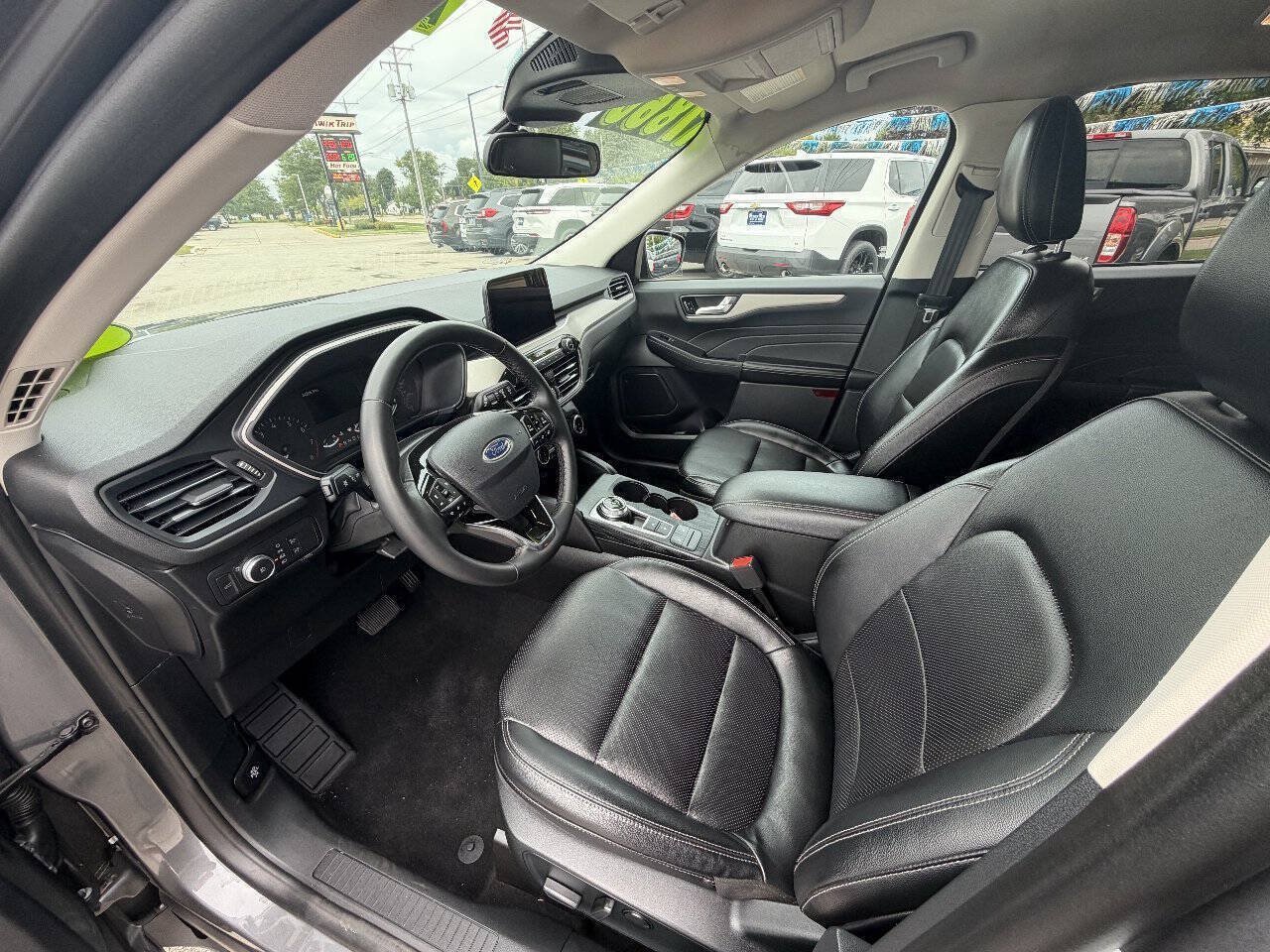 Used 2022 Ford Escape SEL w/ Equipment Group 302A AWD/4WD image 13